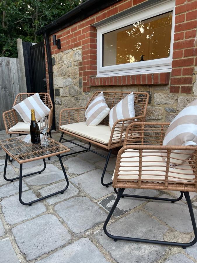 The Lodge Hideaway In Cowes Gurnard Exterior foto